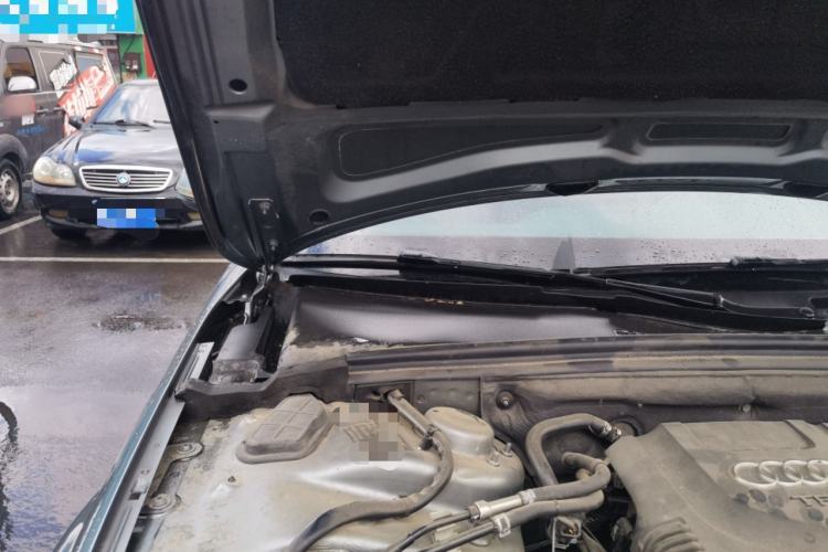 Used Audi A4L 2012 2.0 TFSI automatic standard version Engine Bay Right