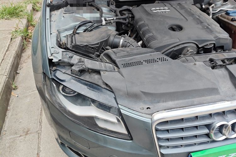 Used Audi A4L 2012 2.0 TFSI automatic Comfort trim level Engine Bay Right