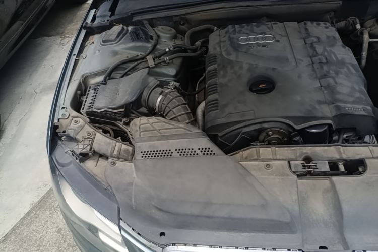 Used Audi A4L 2012 2.0 TFSI automatic standard version Engine Bay Right