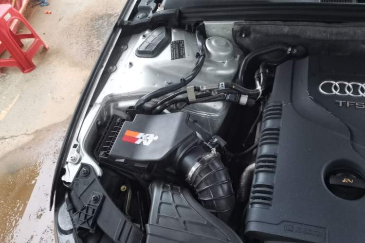Used Audi A4L 2012 2.0 TFSI automatic Comfort trim level Engine Bay Right