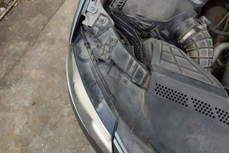 Used Audi A4L 2012 2.0 TFSI automatic Comfort trim level Engine Bay Right