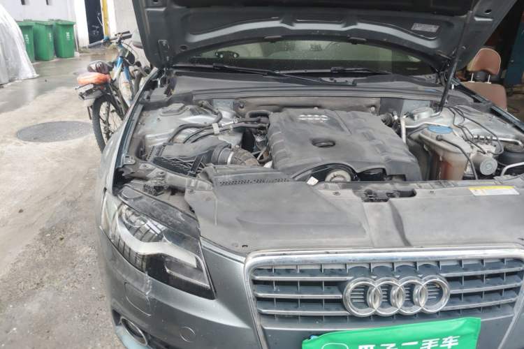 Used Audi A4L 2012 2.0 TFSI automatic Comfort trim level Engine Bay Right