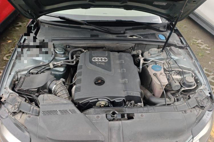 Used Audi A4L 2012 2.0 TFSI automatic standard version Engine Bay