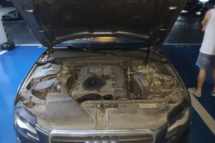 Used Audi A4L 2012 2.0 TFSI automatic Comfort trim level Engine Bay