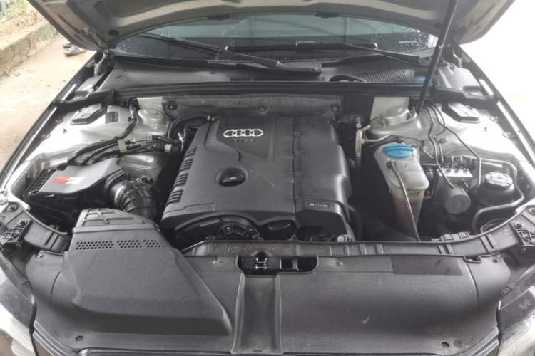 Used Audi A4L 2012 2.0 TFSI automatic Comfort trim level Engine Bay