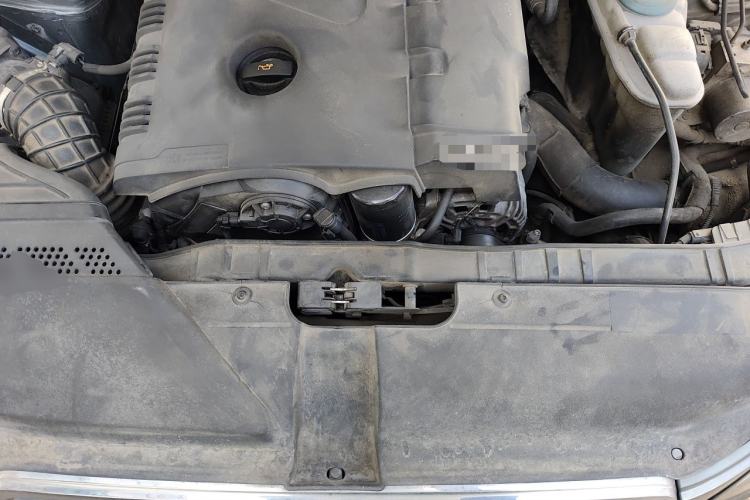 Used Audi A4L 2012 2.0 TFSI automatic Comfort trim level Engine Bay