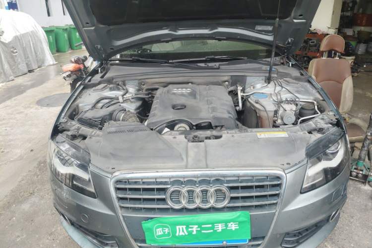 Used Audi A4L 2012 2.0 TFSI automatic Comfort trim level Engine Bay