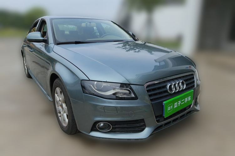 Used Audi A4L 2012 2.0 TFSI automatic standard version Front Right 45 Deg
