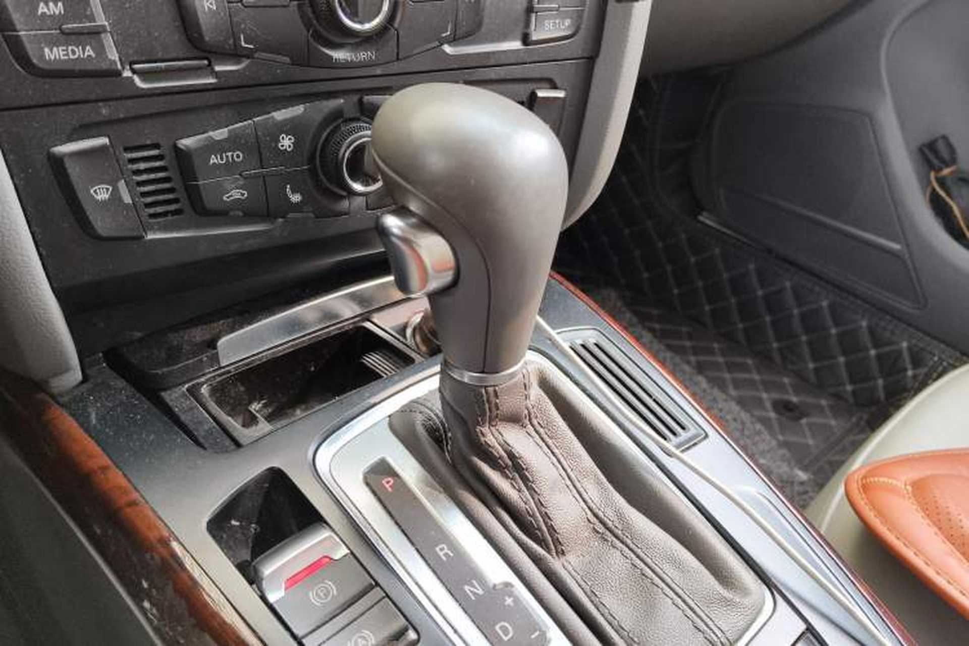 Used Audi A4L 2012 2.0 TFSI automatic standard version Gear Lever