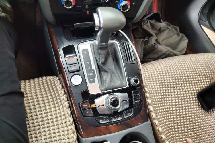 Used Audi A4L 2012 2.0 TFSI Automatic Technology Model Gear Lever
