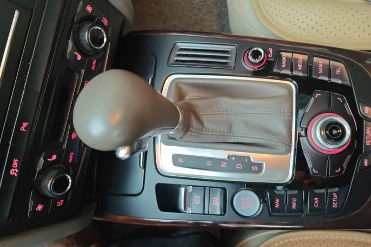 Used Audi A4L 2012 2.0 TFSI Automatic Technology Model Gear Lever