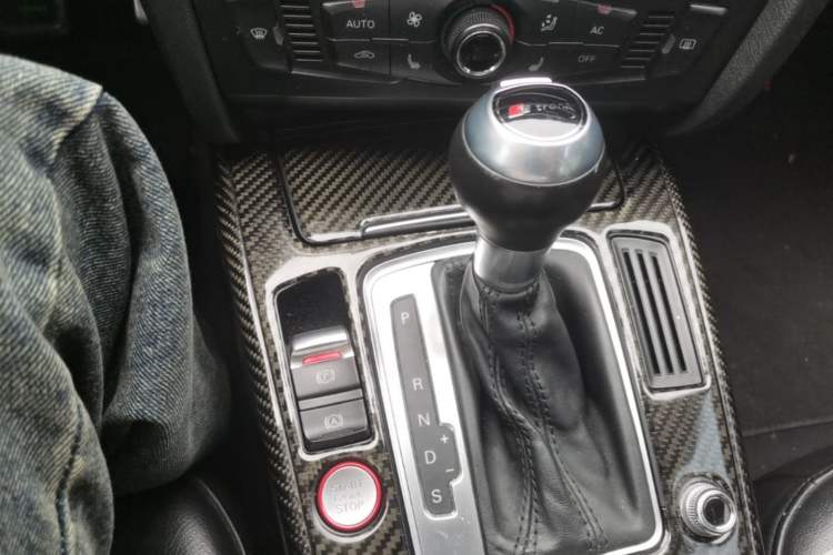 Used Audi A4L 2012 2.0 TFSI automatic Comfort trim level Gear Lever