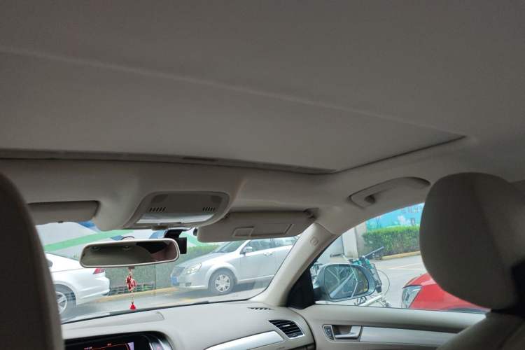 Used Audi A4L 2012 2.0 TFSI automatic standard version Headliner