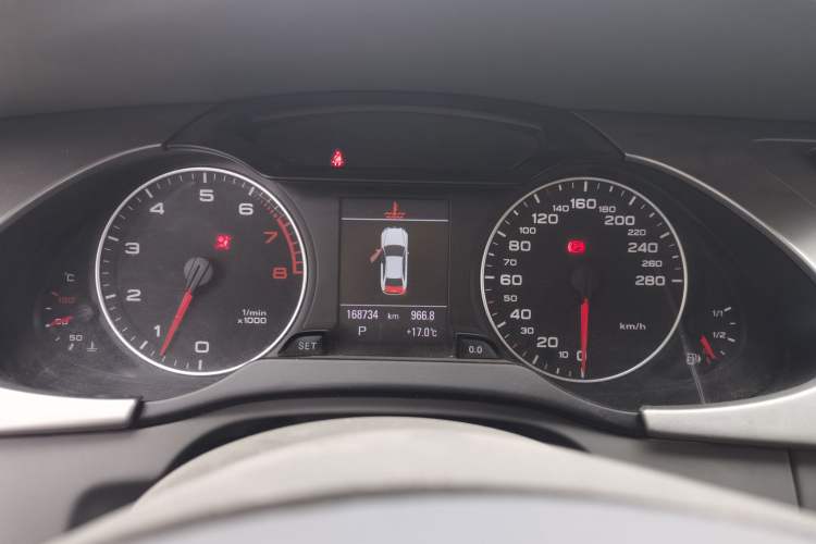 Used Audi A4L 2012 2.0 TFSI automatic luxury version Instrument Cluster