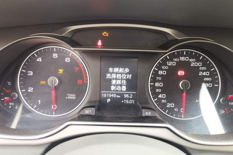 Used Audi A4L 2012 2.0 TFSI automatic standard version Instrument Cluster