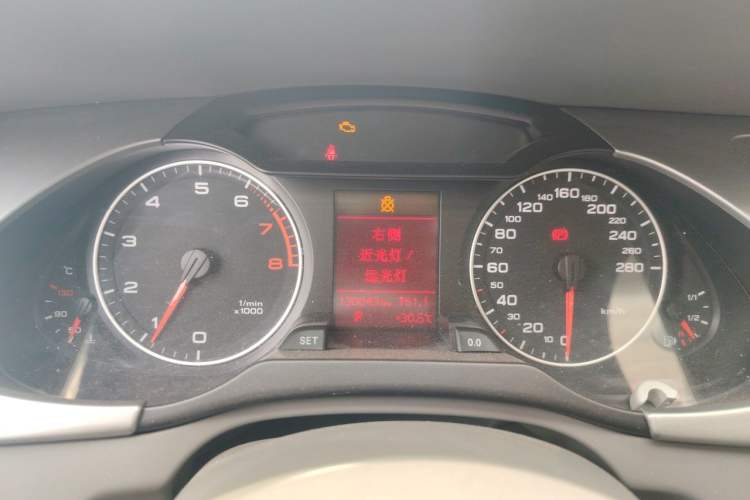 Used Audi A4L 2012 2.0 TFSI automatic Comfort trim level Instrument Cluster