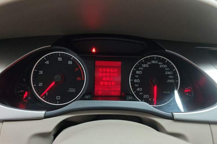 Used Audi A4L 2012 2.0 TFSI automatic standard version Instrument Cluster