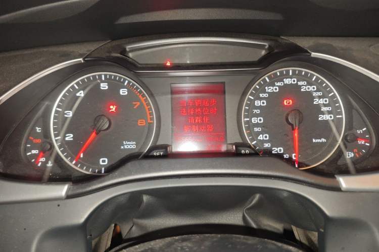 Used Audi A4L 2012 2.0 TFSI automatic Comfort trim level Instrument Cluster