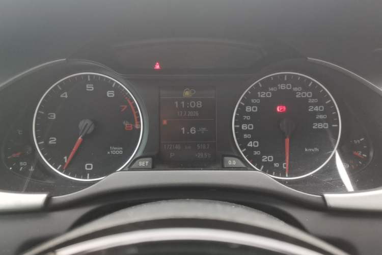 Used Audi A4L 2012 2.0 TFSI automatic Comfort trim level Instrument Cluster