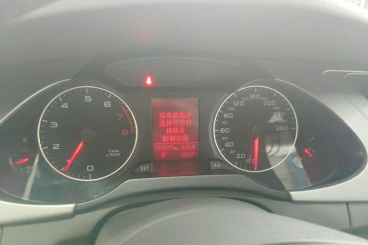 Used Audi A4L 2012 2.0 TFSI automatic Comfort trim level Instrument Cluster
