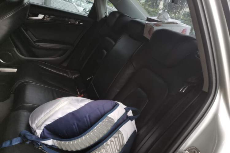 Used Audi A4L 2012 2.0 TFSI automatic Comfort trim level Left Rear Seat