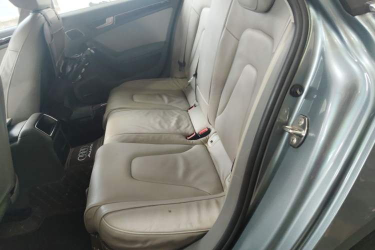 Used Audi A4L 2012 2.0 TFSI automatic Comfort trim level Left Rear Seat