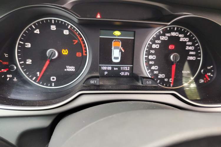 Used Audi A4L 2012 2.0 TFSI Automatic Technology Model Odometer Close Up