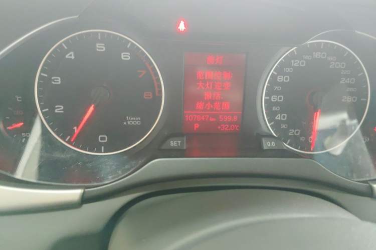 Used Audi A4L 2012 2.0 TFSI automatic Comfort trim level Odometer Close Up