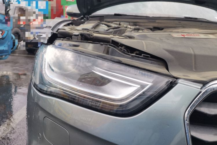 Used Audi A4L 2012 2.0 TFSI automatic standard version Right Front Headlight