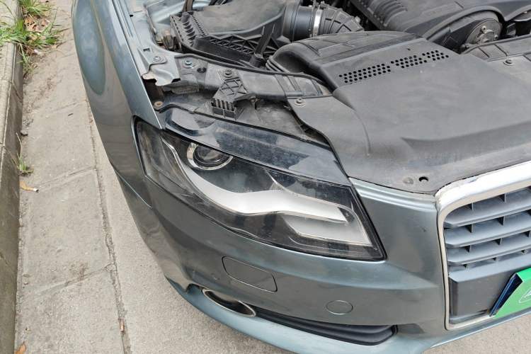 Used Audi A4L 2012 2.0 TFSI automatic Comfort trim level Right Front Headlight