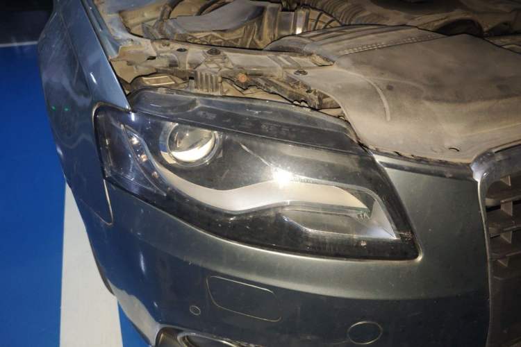 Used Audi A4L 2012 2.0 TFSI automatic Comfort trim level Right Front Headlight