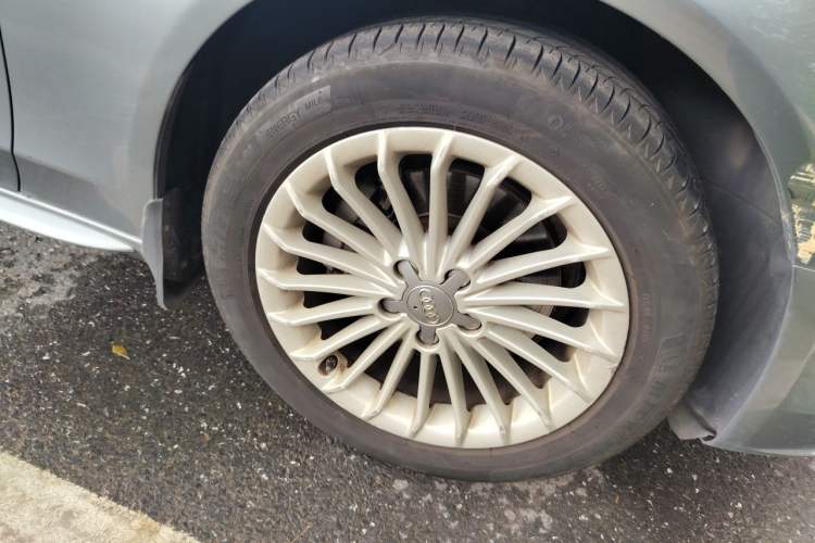Used Audi A4L 2012 2.0 TFSI Automatic Technology Model Right Front Wheel Hub