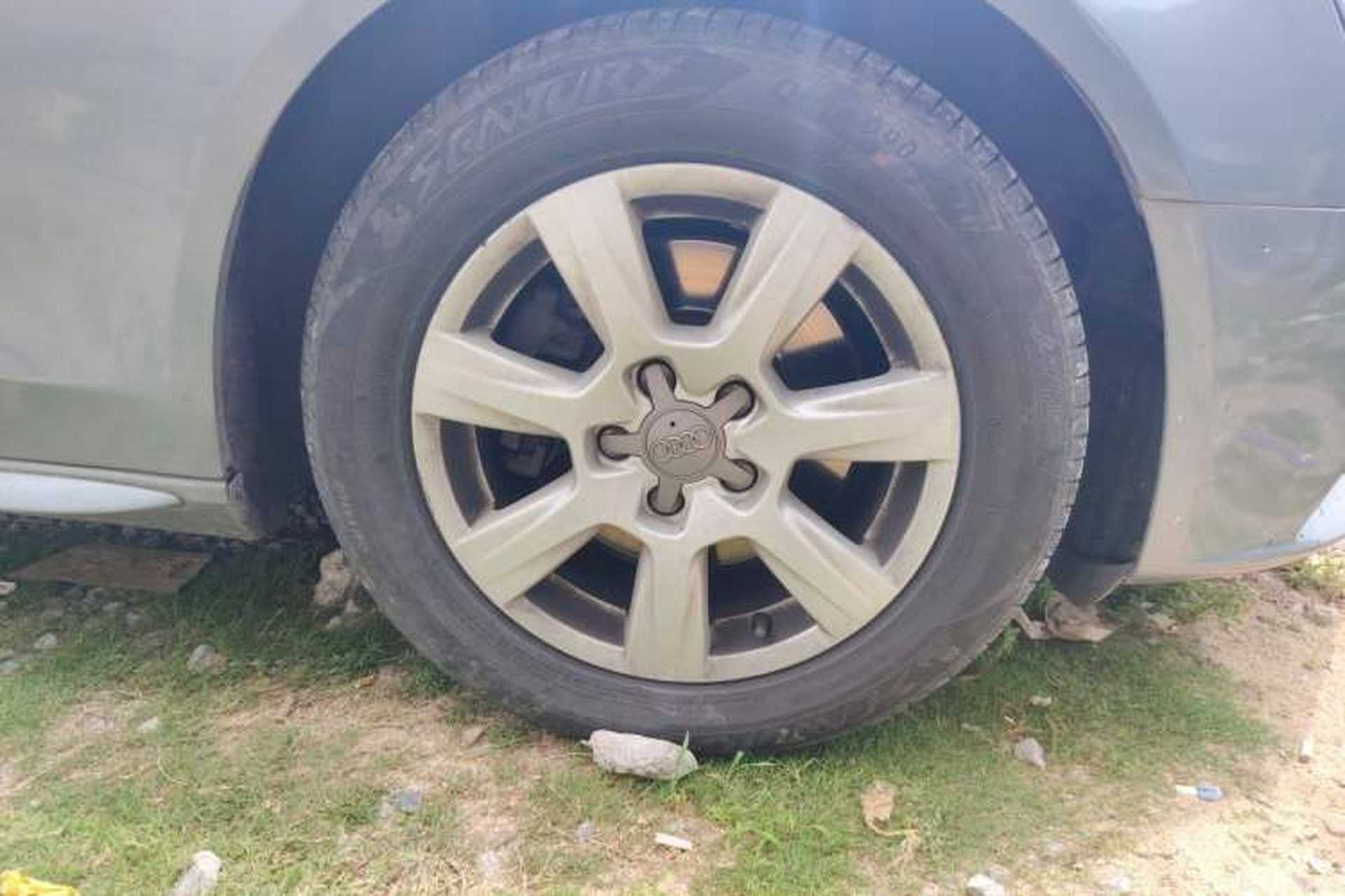 Used Audi A4L 2012 2.0 TFSI automatic Comfort trim level Right Front Wheel Hub