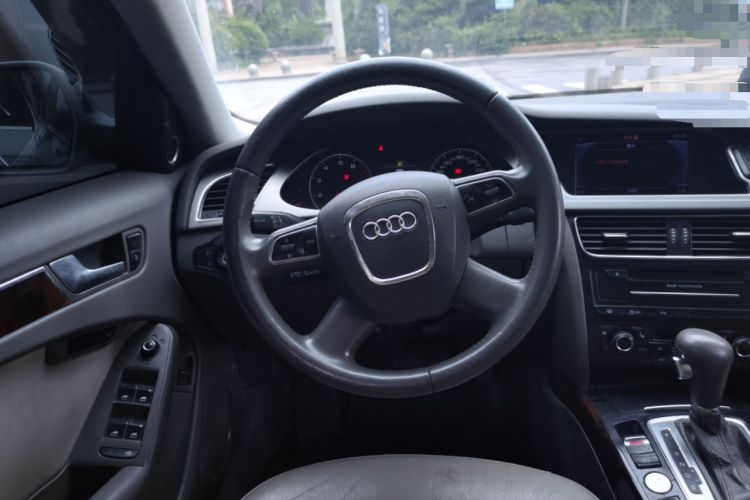 Used Audi A4L 2012 2.0 TFSI automatic luxury version Steering Wheel