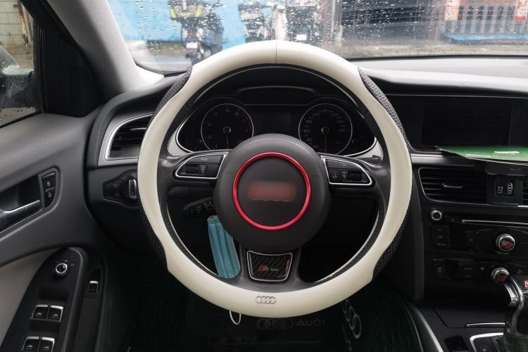 Used Audi A4L 2012 2.0 TFSI automatic standard version Steering Wheel