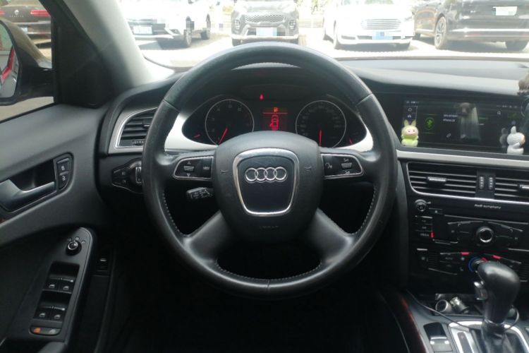 Used Audi A4L 2012 2.0 TFSI automatic Comfort trim level Steering Wheel