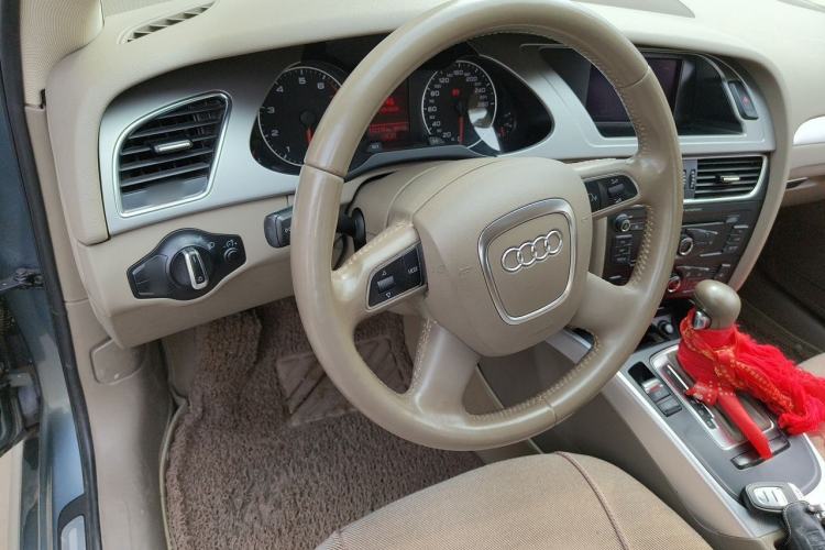 Used Audi A4L 2012 2.0 TFSI automatic standard version Steering Wheel