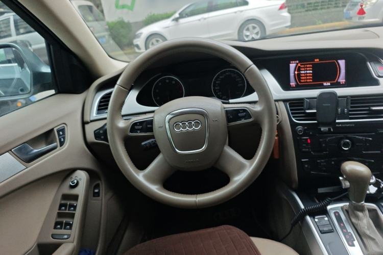 Used Audi A4L 2012 2.0 TFSI automatic standard version Steering Wheel