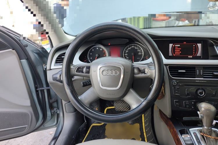 Used Audi A4L 2012 2.0 TFSI automatic Comfort trim level Steering Wheel