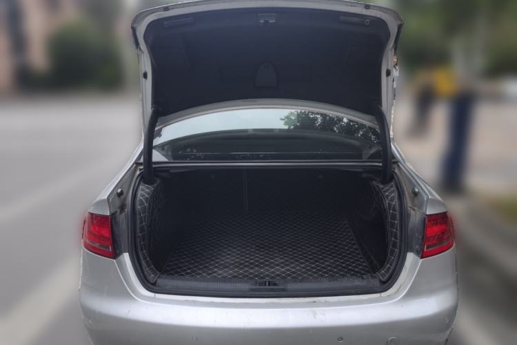 Used Audi A4L 2012 2.0 TFSI automatic luxury version Trunk