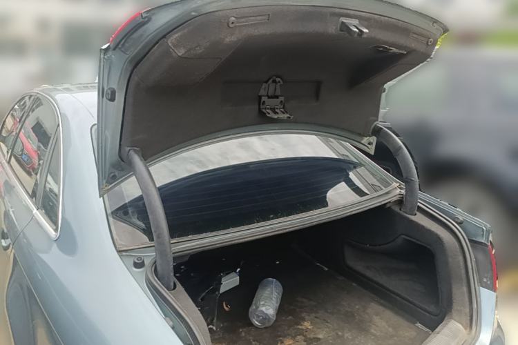 Used Audi A4L 2012 2.0 TFSI automatic standard version Trunk