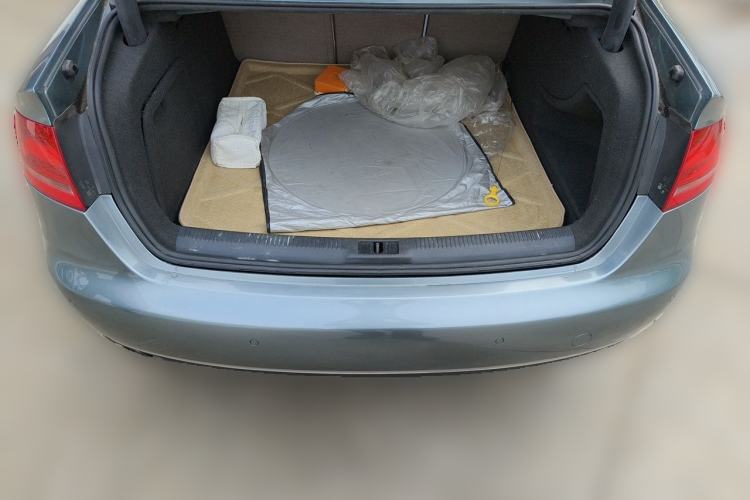 Used Audi A4L 2012 2.0 TFSI automatic standard version Trunk