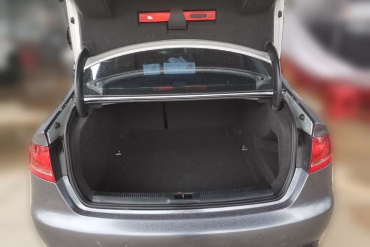 Used Audi A4L 2012 2.0 TFSI automatic Comfort trim level Trunk