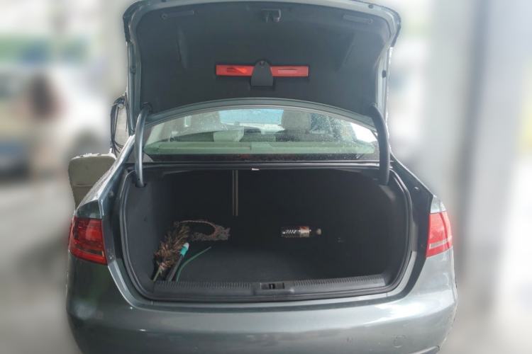Used Audi A4L 2012 2.0 TFSI automatic Comfort trim level Trunk
