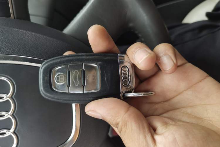 Used Audi A4L 2012 2.0 TFSI automatic luxury version Vehicle Key