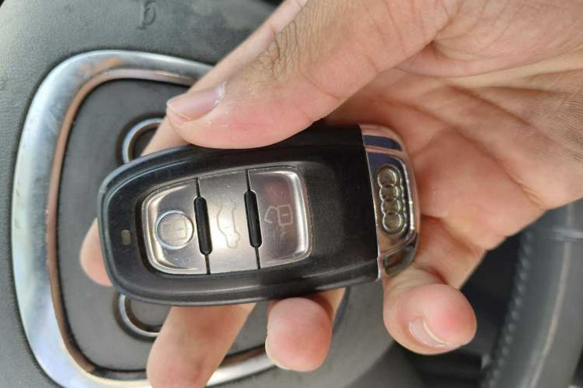Used Audi A4L 2012 2.0 TFSI automatic standard version Vehicle Key