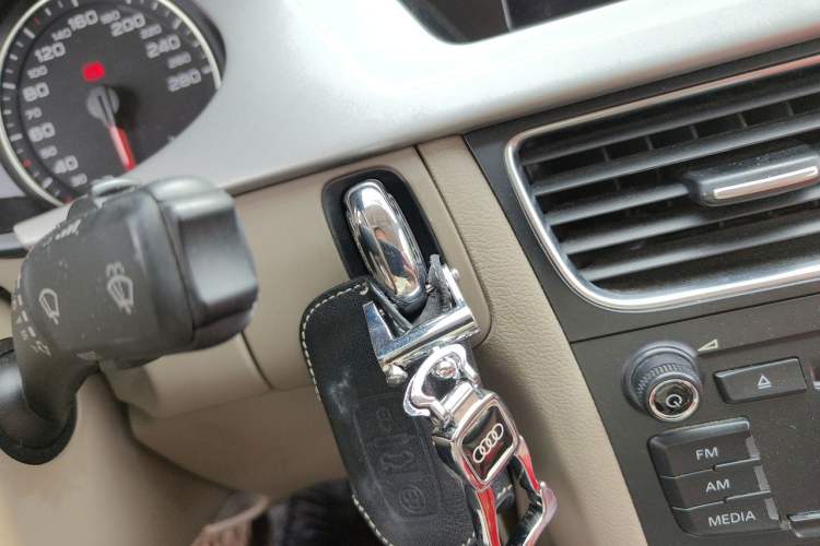 Used Audi A4L 2012 2.0 TFSI automatic standard version Vehicle Key