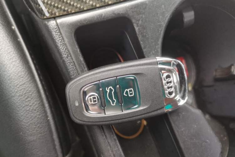 Used Audi A4L 2012 2.0 TFSI automatic Comfort trim level Vehicle Key