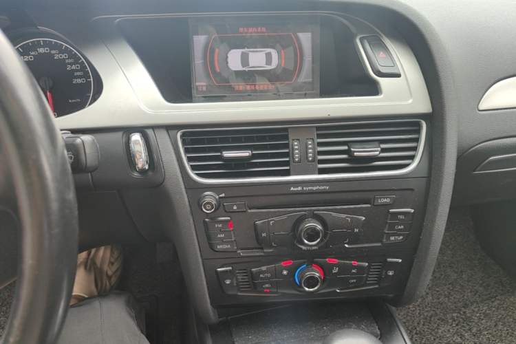 Used Audi A4L 2012 2.0 TFSI automatic standard version Audio And AC Panel