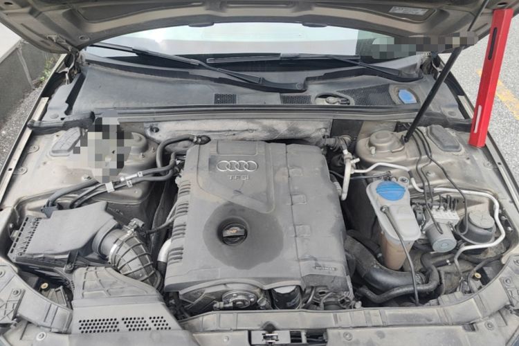 Used Audi A4L 2012 2.0 TFSI automatic standard version Engine Bay